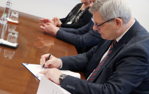Minister B. Susko podpísal Kolektívnu zmluvu