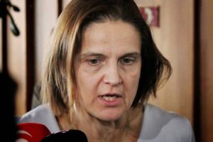 Kolíková bezcharakterne prekrýva svoju nekompetentnosť a krvavé oči, ignoruje pritom rozhodnutie správneho súdu