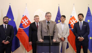 Reakcia na infringement Európskej komisie na novelu ústavy (čl. 7 – nadradenosť práva EÚ)