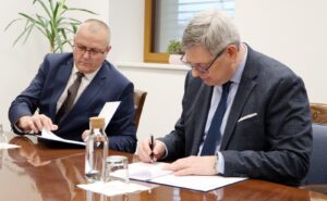 Minister B. Susko podpísal kolektívnu zmluvu pre príslušníkov ZVJS